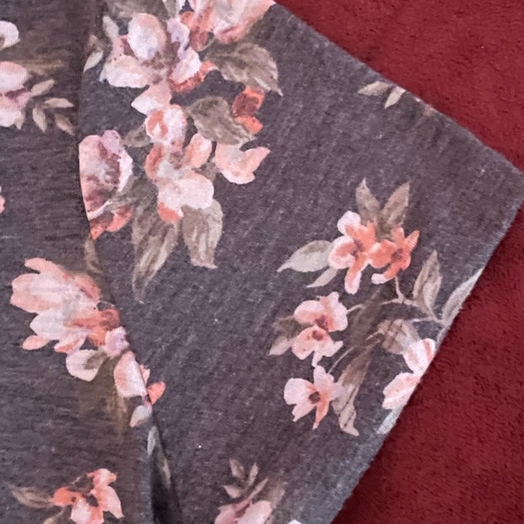 Gray Floral Short Sleeve Shirt from No Comment NY LA - Picture 5 of 6